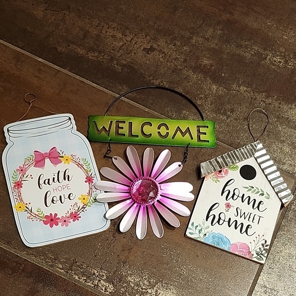 Other - Decorative Wall Hanging Set with Welcome Sign